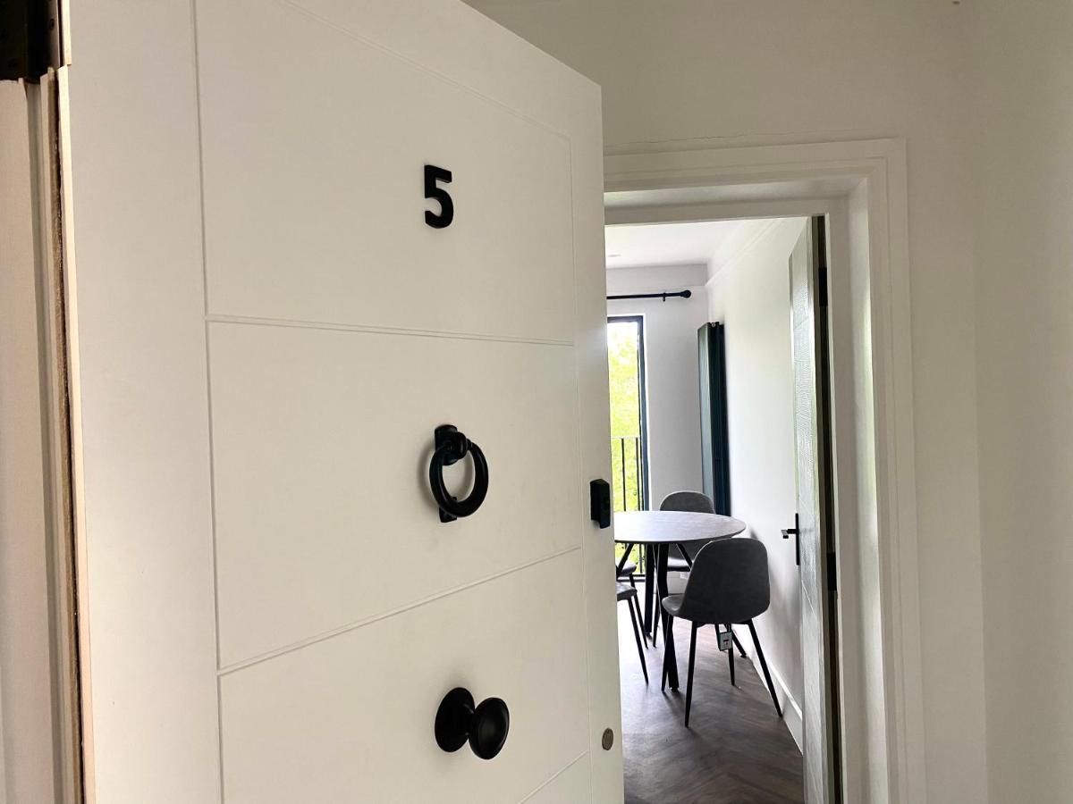 Flat 5 The Old Clinic Apartment Welling Екстериор снимка